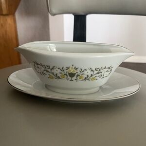VTG Sterling Fine China Japan "Florentine" Gravy Boat w/Attached Plate 8.5" EUC
